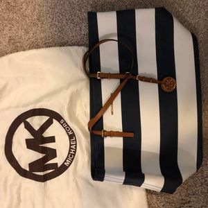 Michael Kors Jet Setter Large Tote Navy and White